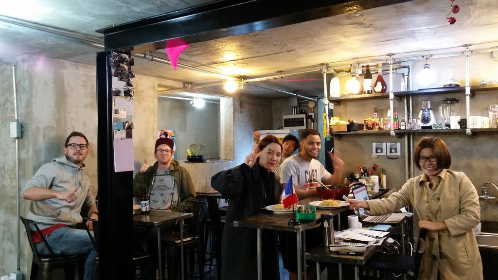 Time Travelers Party Hostel In Hongdae Seul Zewnętrze zdjęcie