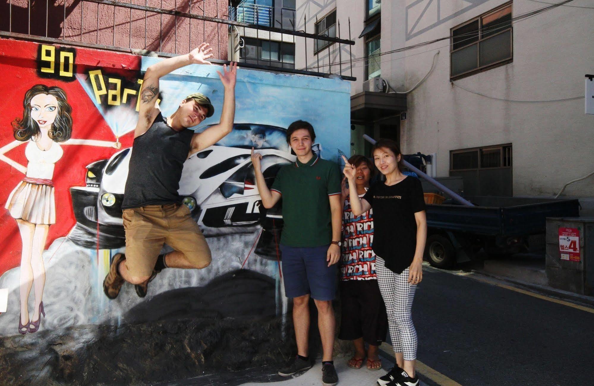 Time Travelers Party Hostel In Hongdae Seul Zewnętrze zdjęcie