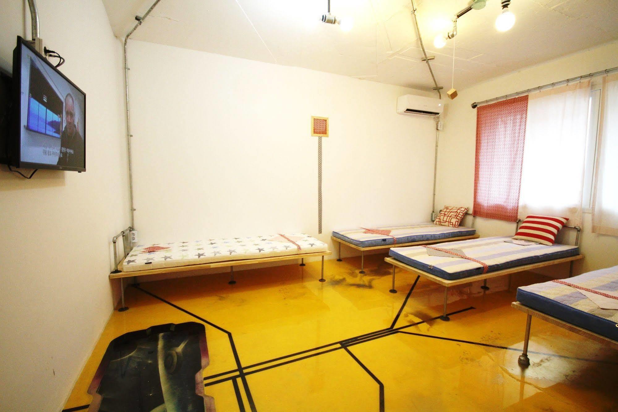 Time Travelers Party Hostel In Hongdae Seul Zewnętrze zdjęcie