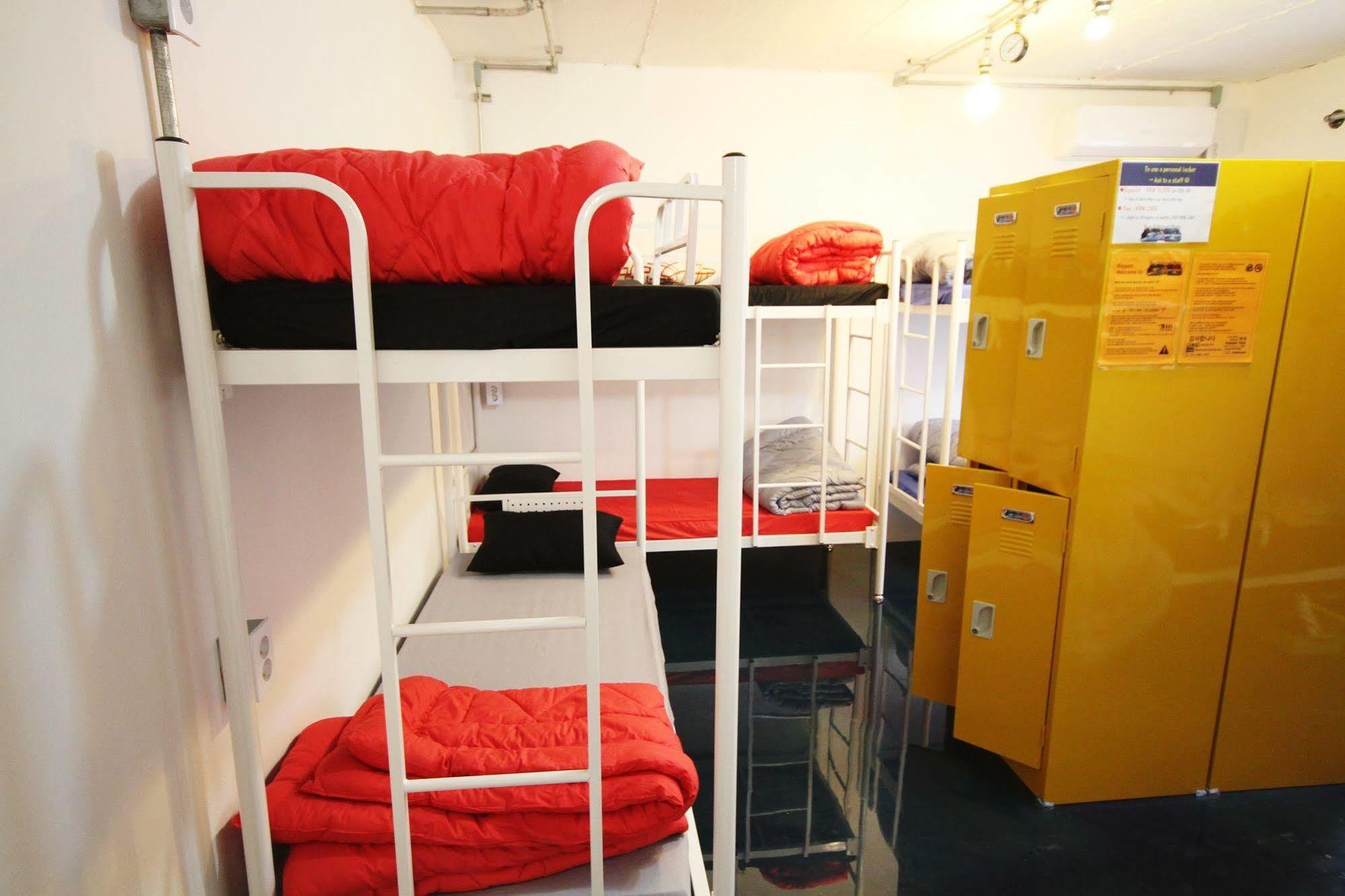 Time Travelers Party Hostel In Hongdae Seul Zewnętrze zdjęcie